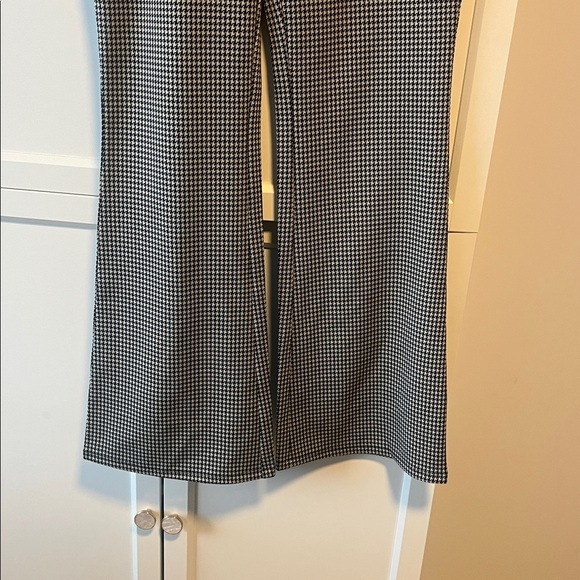 H&M Flared Houndstooth Pull On Pant - Picture 2 of 4